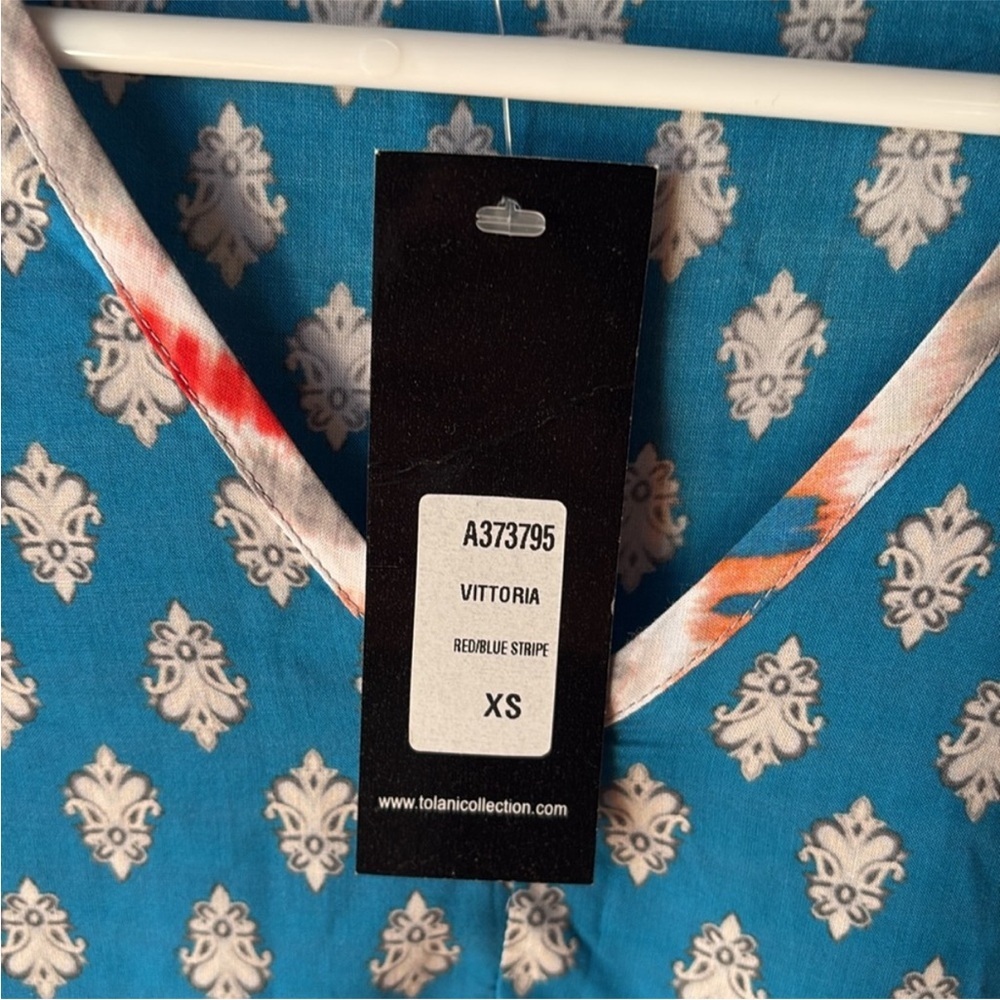NWT Tolani Collection Vittoria Top Generous (NWT
Size XS - Picture 2 of 9